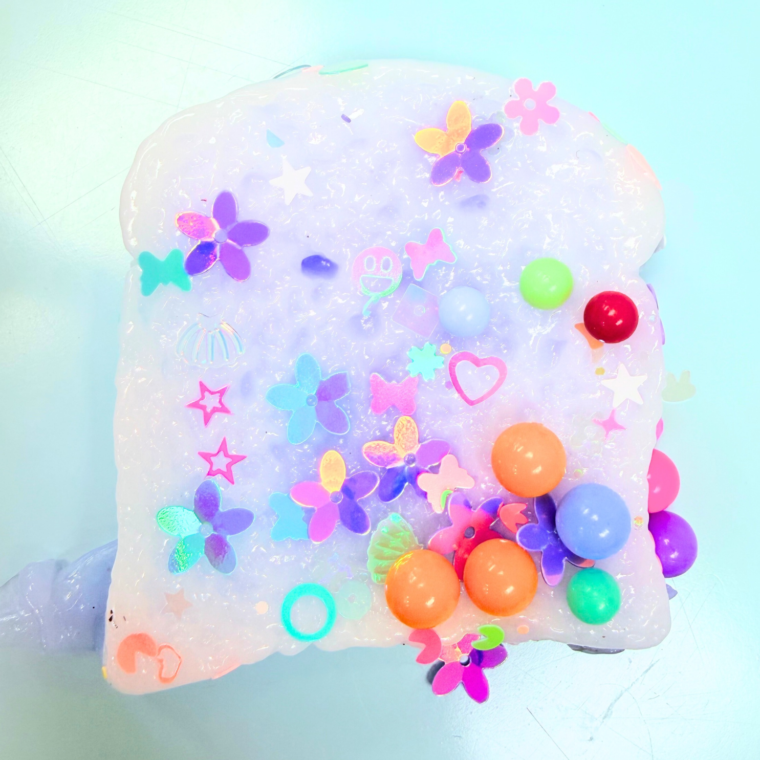 Bread-shaped squishy toy