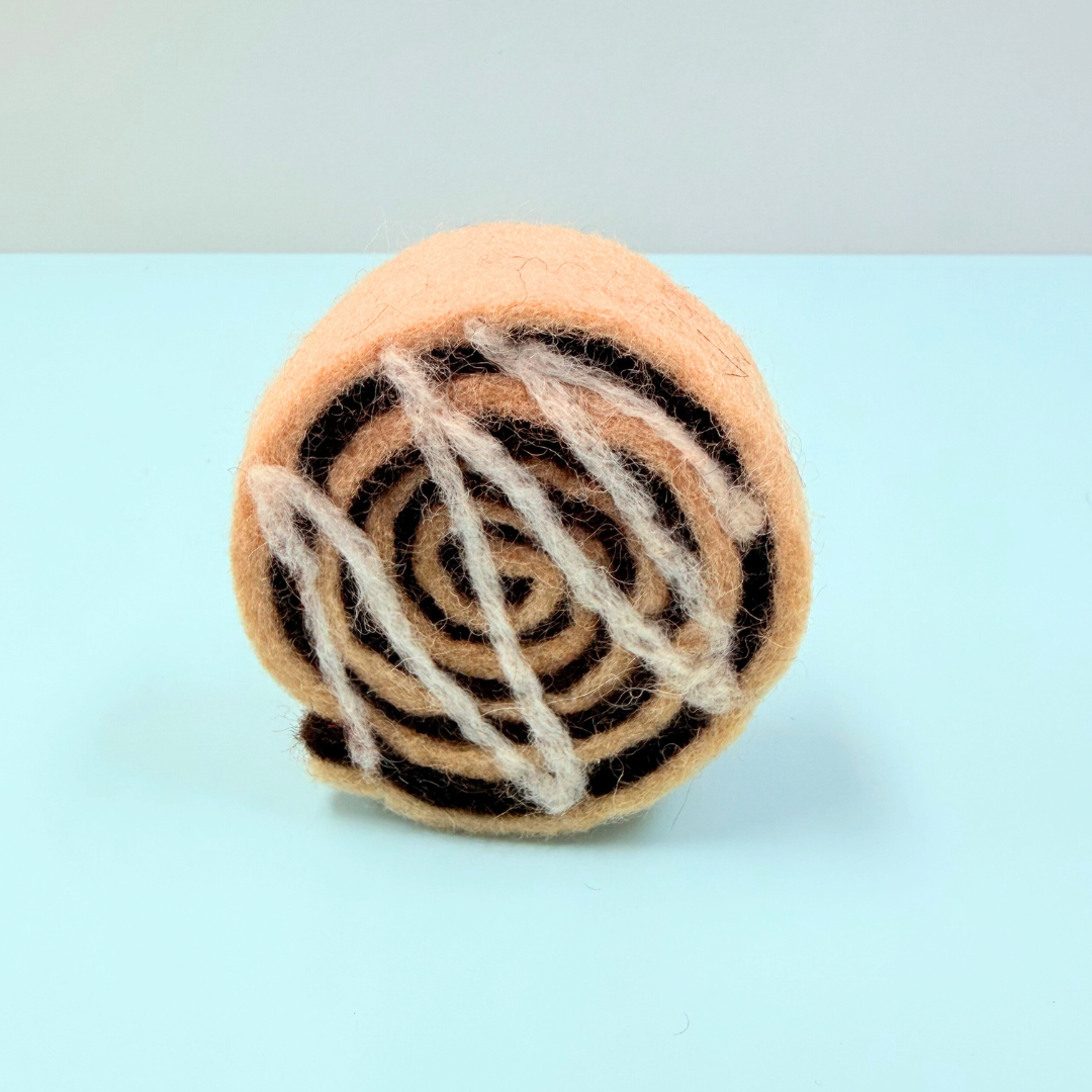 Round object with yarn pattern