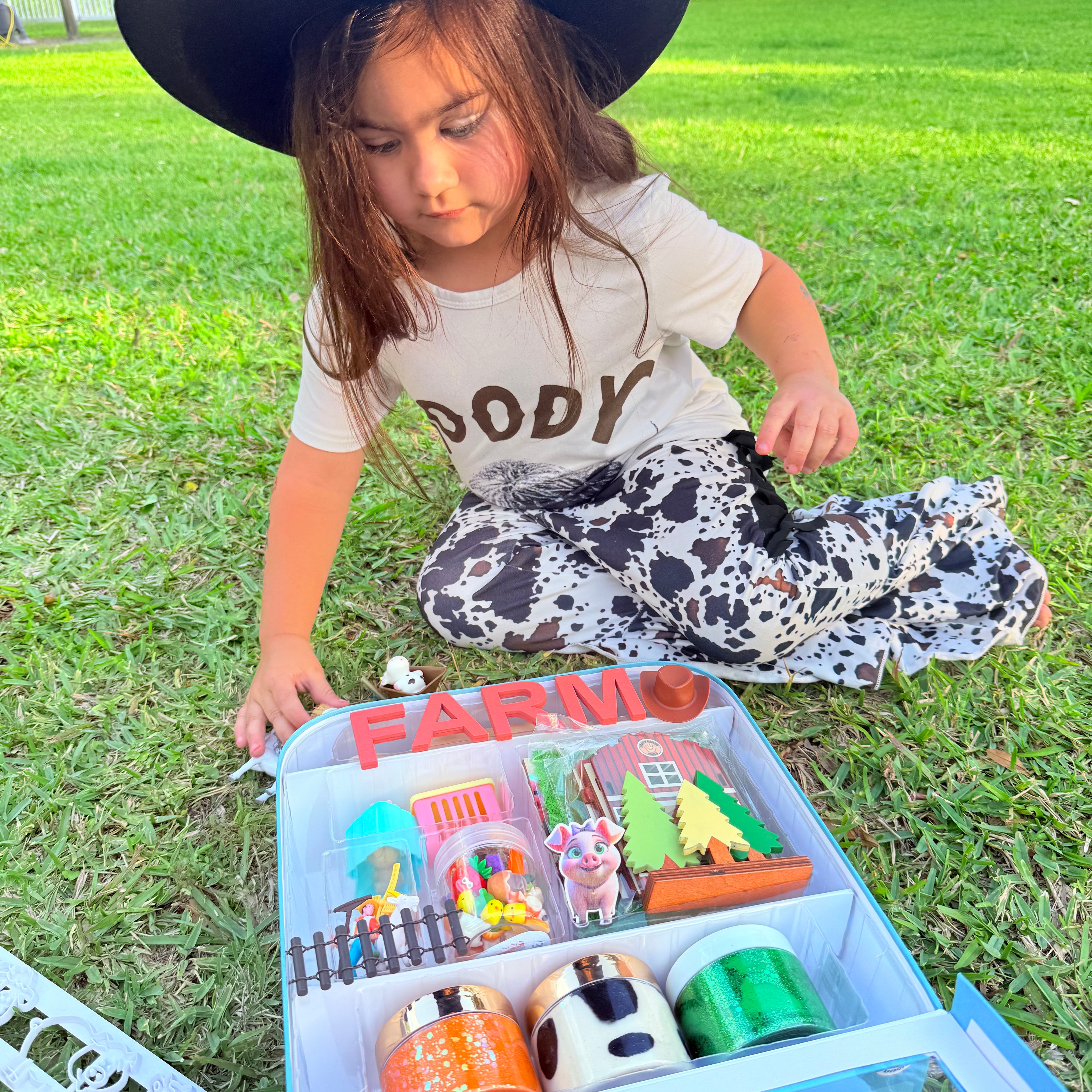 Farm sensory play kit