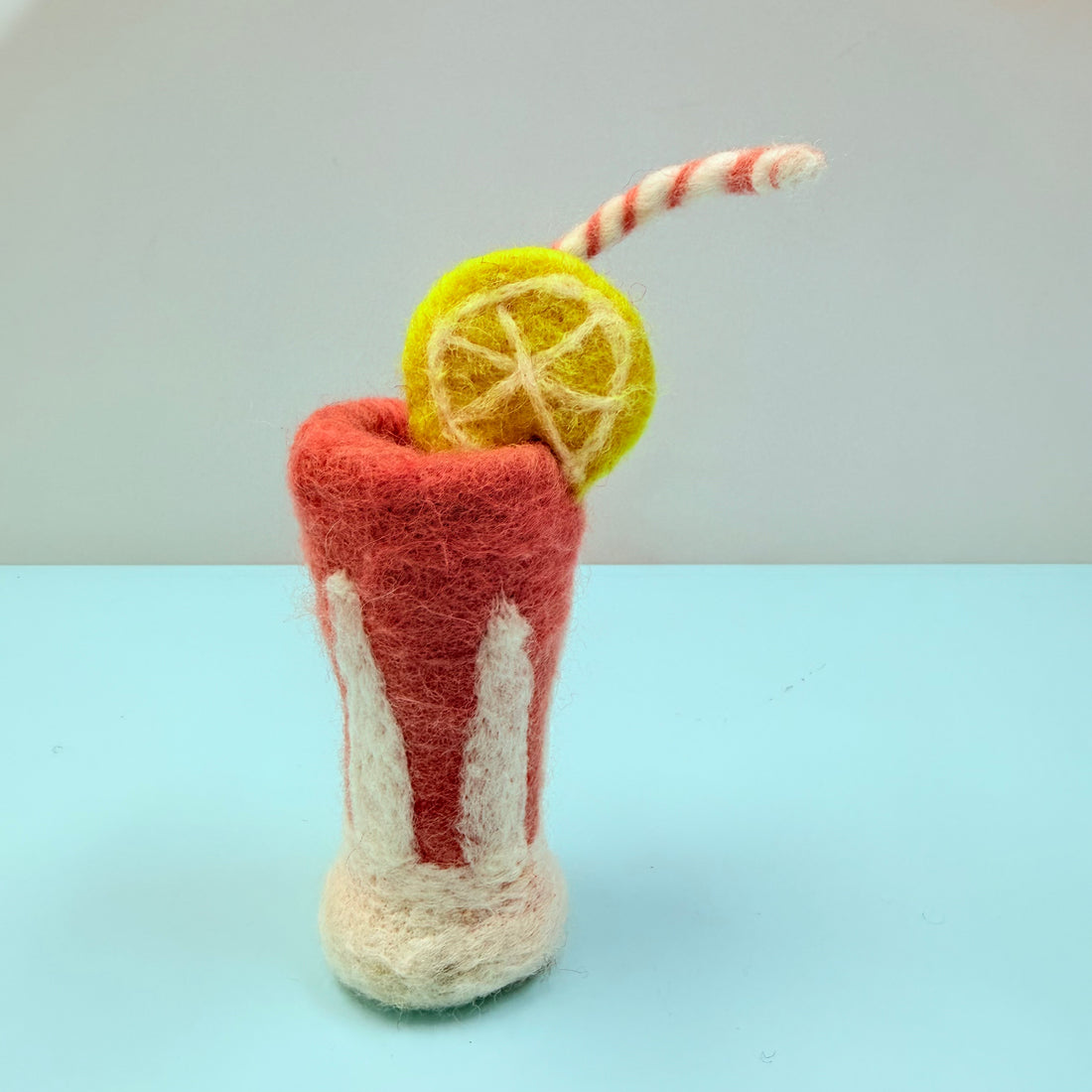 Felted drink with lemon slice